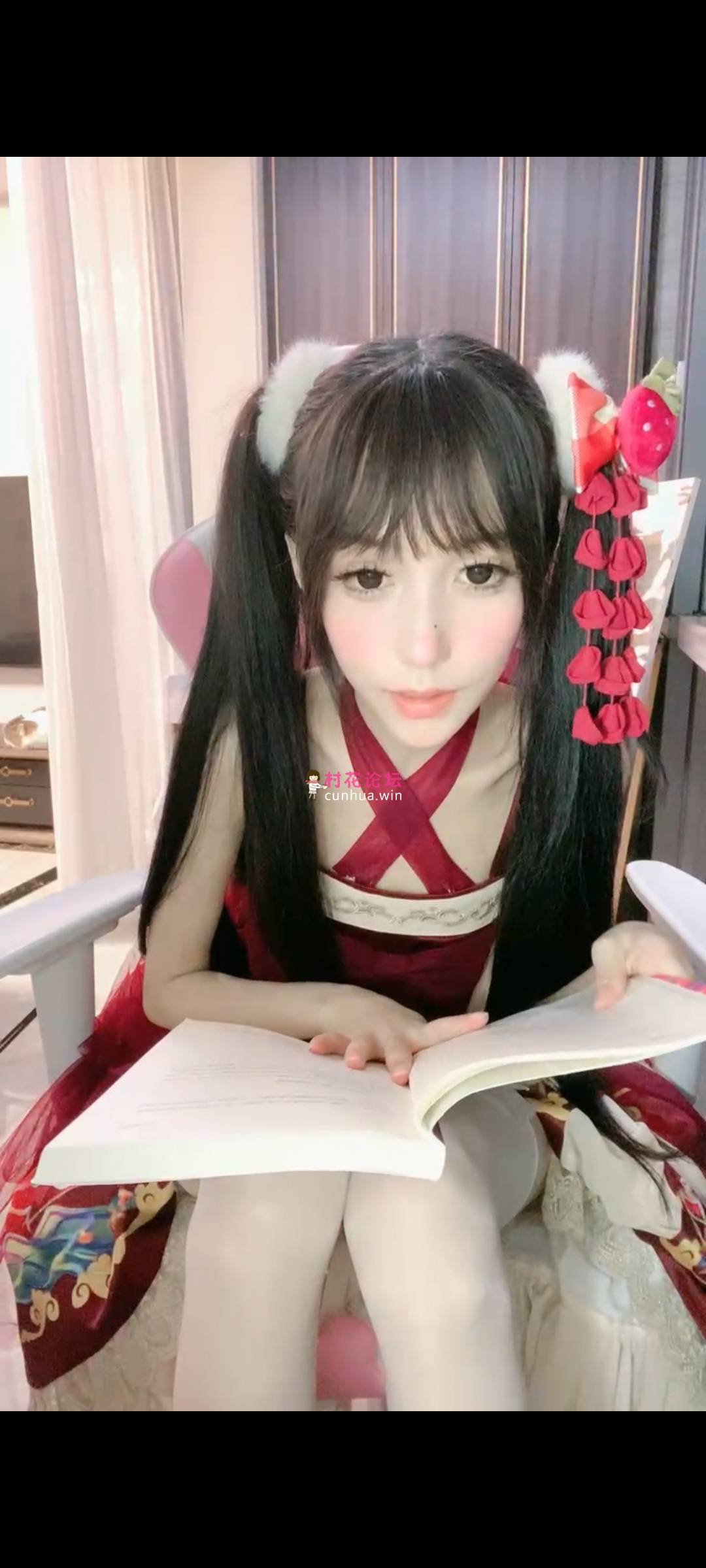 双马尾清纯美少女外表！JK装白丝袜，玻璃棒假屌轮番抽插【1V 3G】[百度网盘]-福利岛