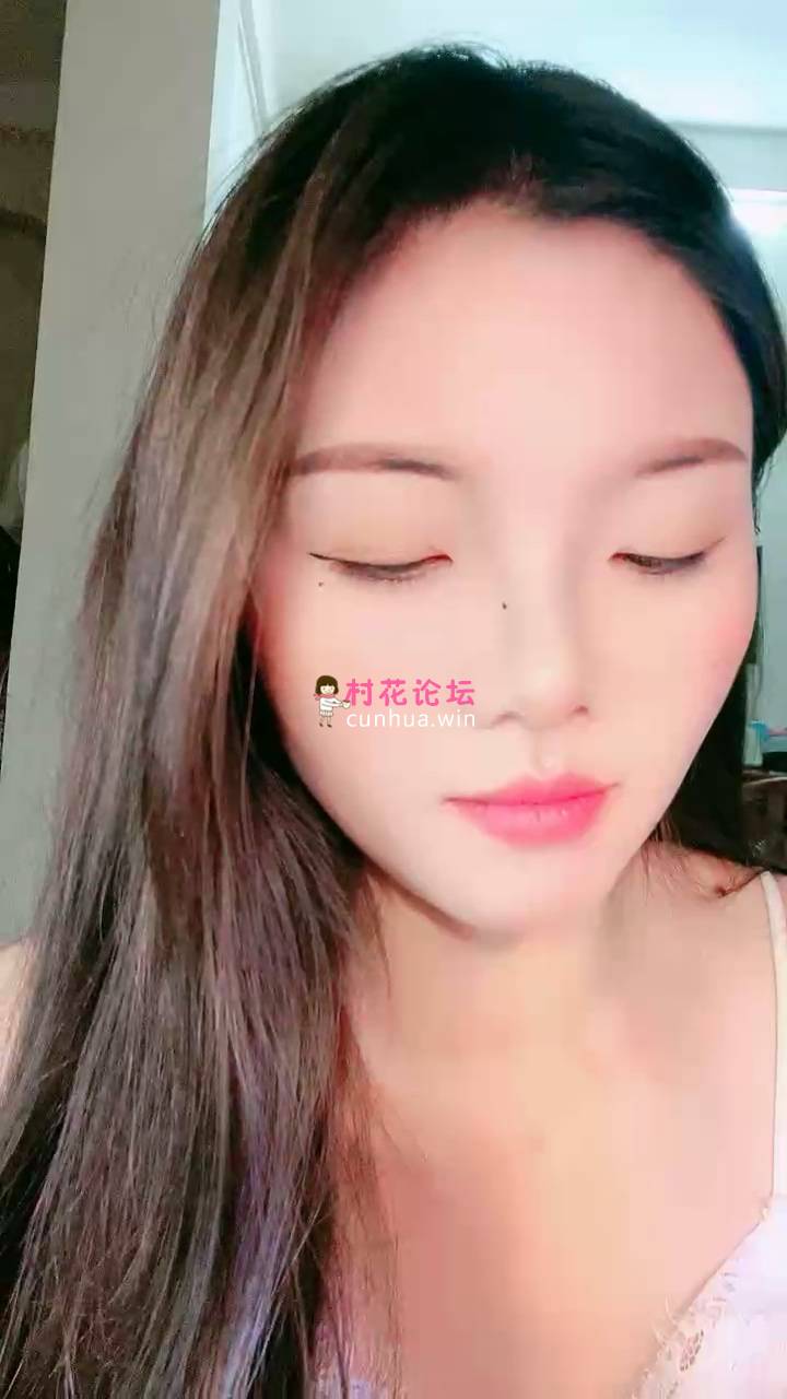 甜美气质美女！吊带睡衣换装死库水！[1V 576M 百度盘]-福利岛