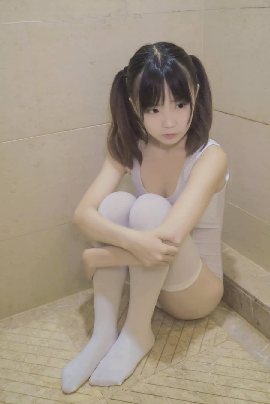 御子Yumiko – 白色死库水 [18P75M]-福利岛