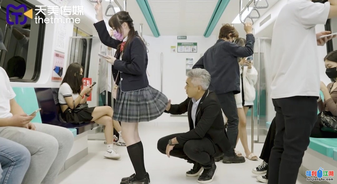 [国产AV]
[资源详情]
地铁上大叔无套后入JK女学生内射口交深喉【1V 379M】【百度盘】-福利吧