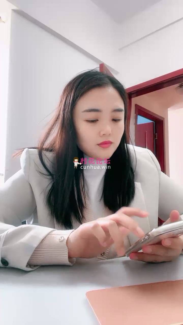 高端女白领上着班的刺激，漏出骚奶子揉捏[1V 292M 百度盘]-福利岛