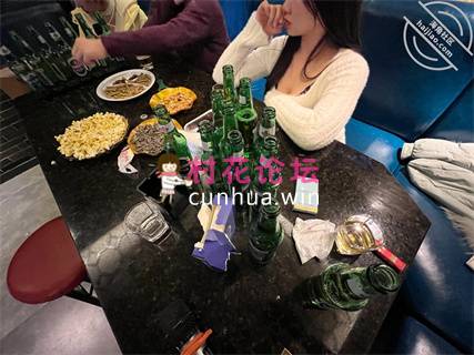 【最新封神❤️原创】海角绿帽大神真实记录换妻聚会淫乱的脱衣服游戏 让两女穿上丝袜共侍一夫[1V/512MB/百度云]-福利岛