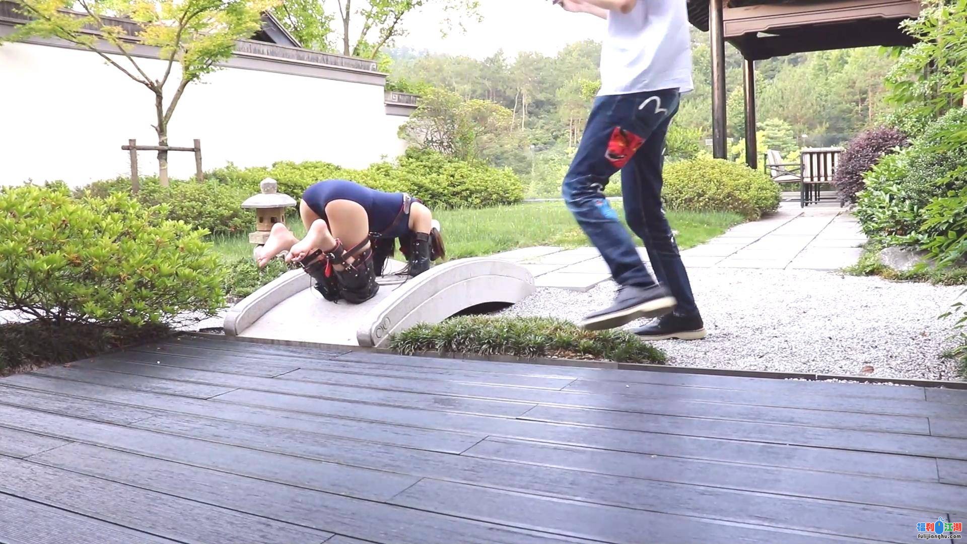 [P站/91/自拍]
[资源详情]
【咕咕精】茶茶的园林别墅k9套装人形犬圈养体验[1v1.76g百度]-福利吧