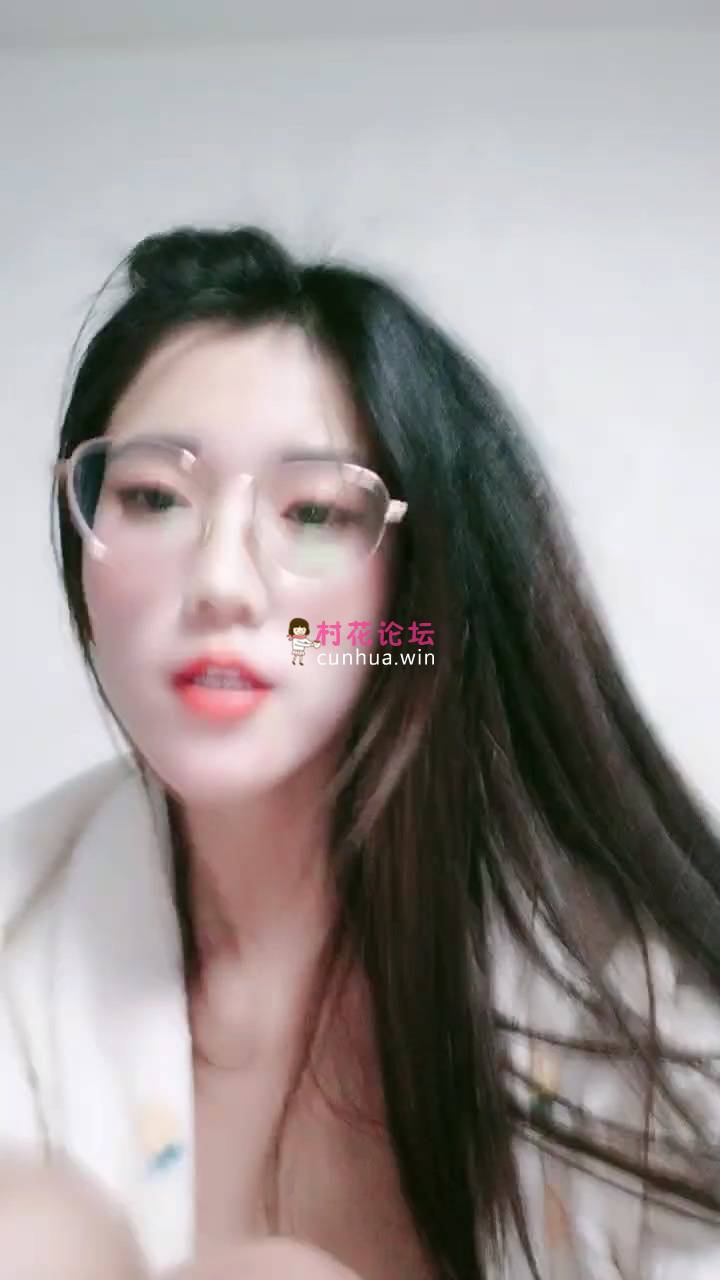 带眼镜的高挑白皙御姐饭妹子，蜜桃臀大屁股[1V 422M 百度盘]-福利岛