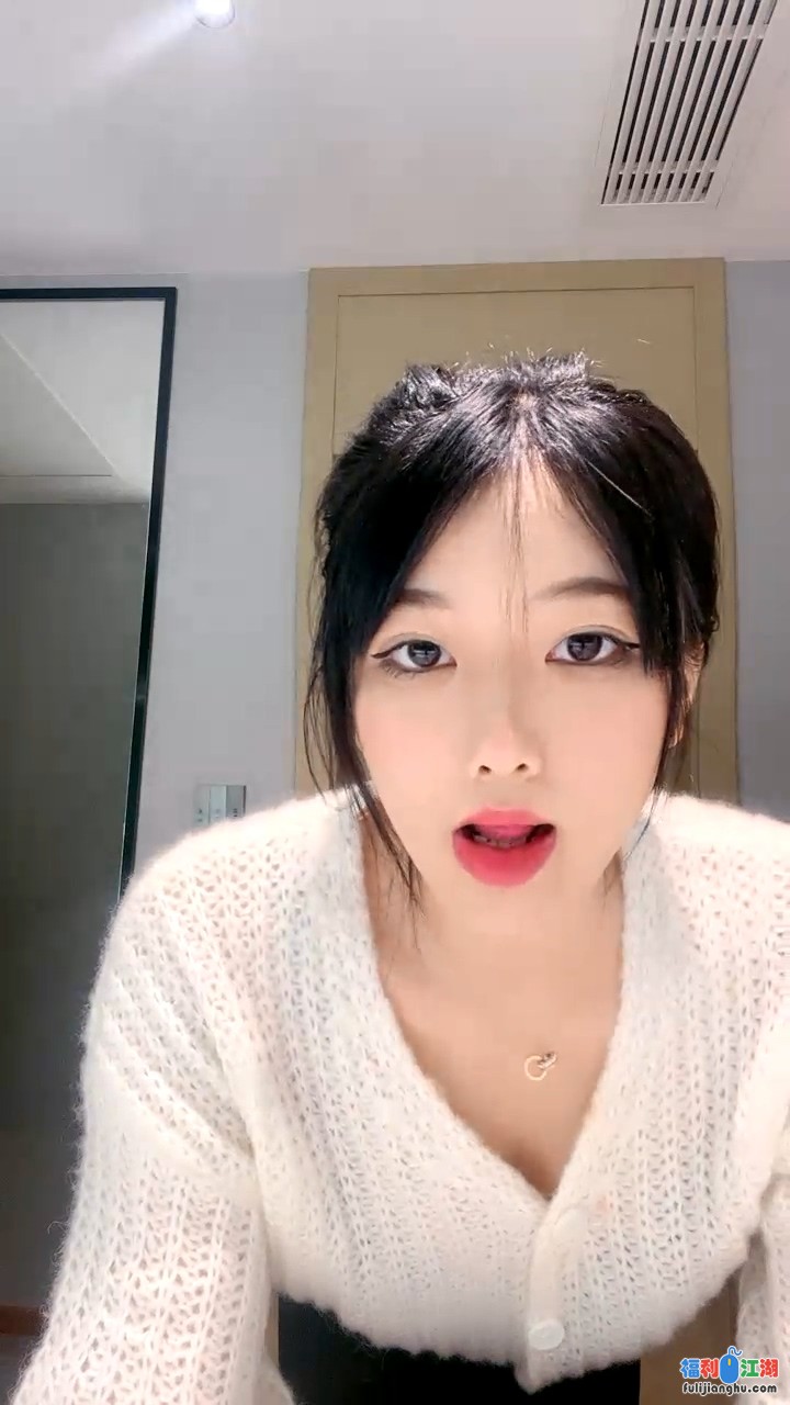 [网红直播]
[资源详情]
楚楚女神火辣热舞抖奶翘臀，骚揉奶玩逼特写【0.6G】-福利吧