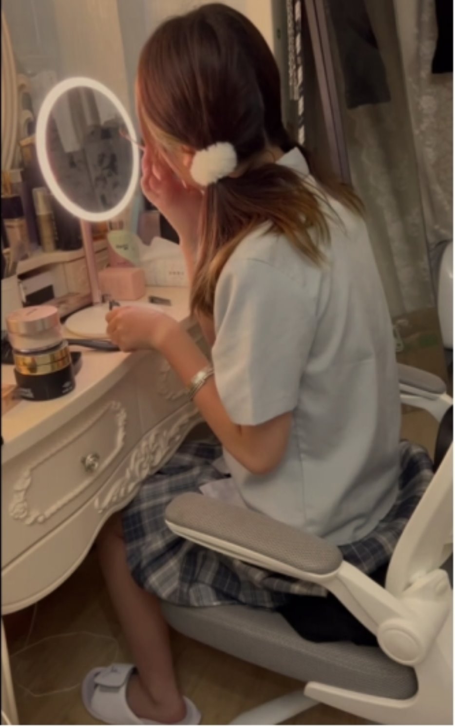 流浪动物救助站认识的一个很有爱心的JK小姐姐❤️用她粉嫩的玉乳和湿滑的小穴收留了我这个流浪汉537M-福利岛