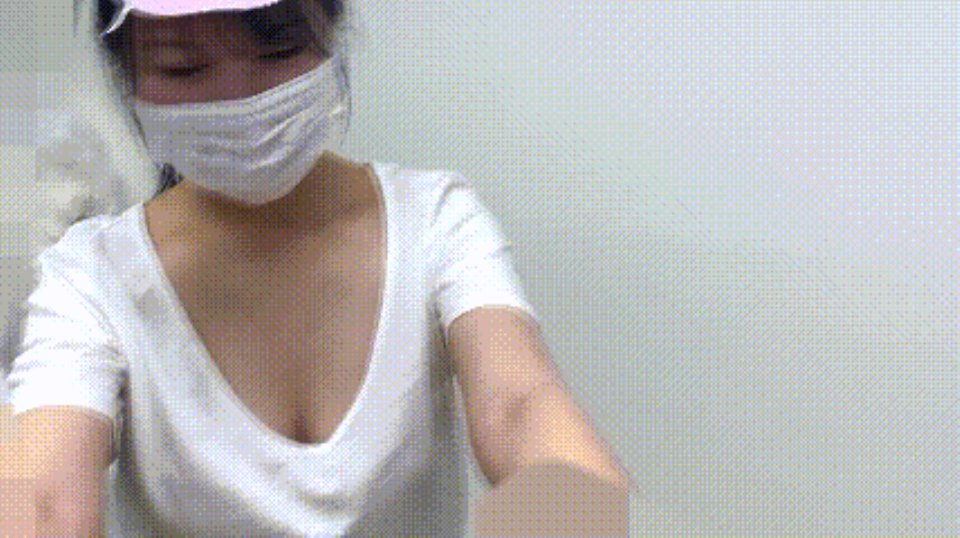 漂亮幼儿园美女老师 这大奶子超诱惑 红色骚内丁卡着屁沟露出半边阴户-福利岛