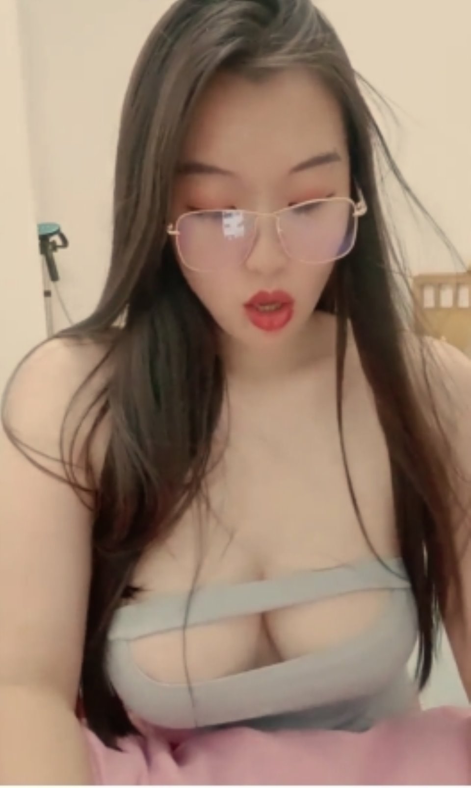 微胖天花板❤️少妇更风骚~聊骚一流,想要哥哥大鸡巴插进淫穴❤️顶到子宫最深处~爸爸快点来操死她!567M-福利吧