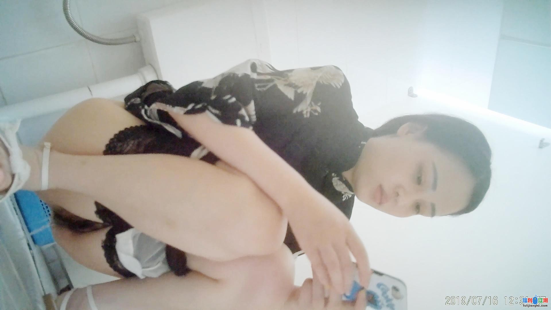 [厕拍]
[资源详情]
科技园女厕旗袍裙透明内纯情小女神【0.16G】-福利吧