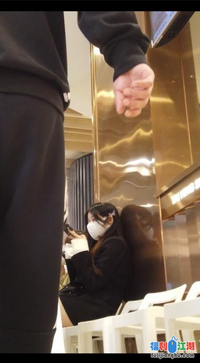 [街拍CD]
[资源详情]
【EVE】☀️原创CD☀️100.骚气女神 长西服下身没穿裤子裙子-福利吧