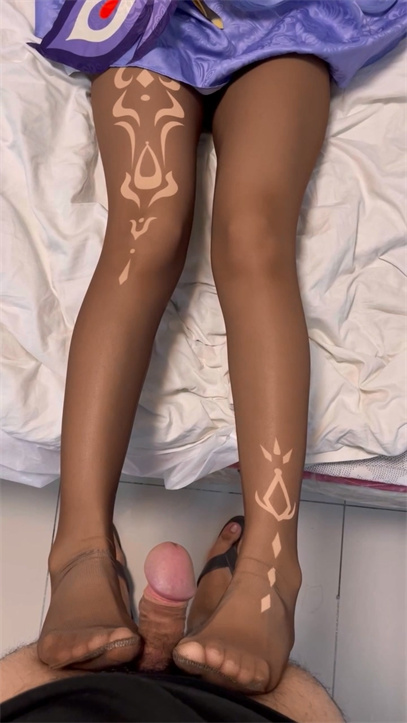 新晋大神[桐下爱希]最新套路Coser素人足交+啪啪+腿交[11v1.6g度盘]-福利岛