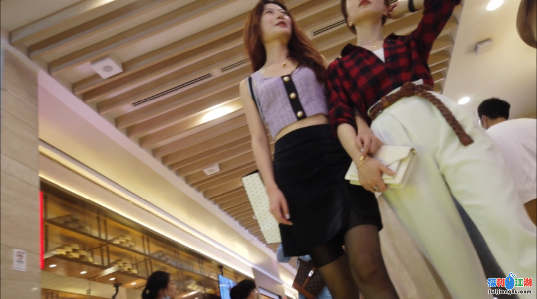 [街拍CD]
[资源详情]
【EVE】☀️原创CD☀️063.极品御姐吊带黑丝丁字裤包不住B【1.29GB】【自行打包】-福利吧