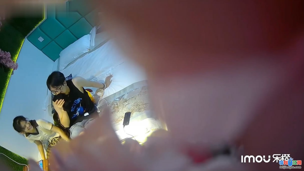 [360]
[资源详情]
2022-12乐橙酒店高清❤️大学生情侣开房小哥先闻一闻女友换下来的原味胸罩再啪啪【0.84G】-福利吧