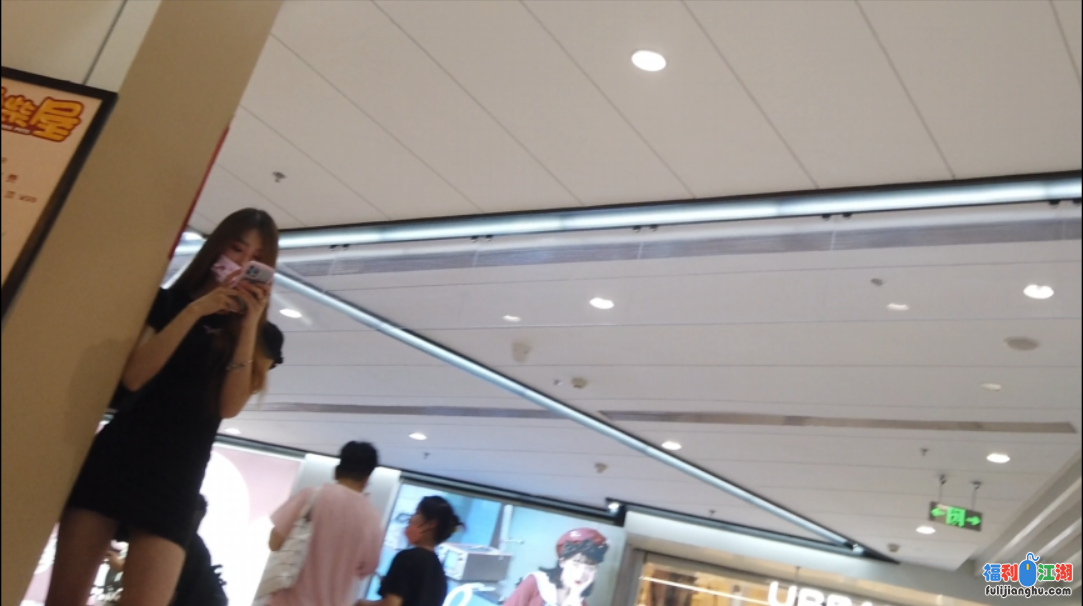 [街拍CD]
[资源详情]
【EVE】☀️原创CD☀️013.高颜值美女黑色包臀裙黑袜黑内【729M】【自行打包】-福利吧