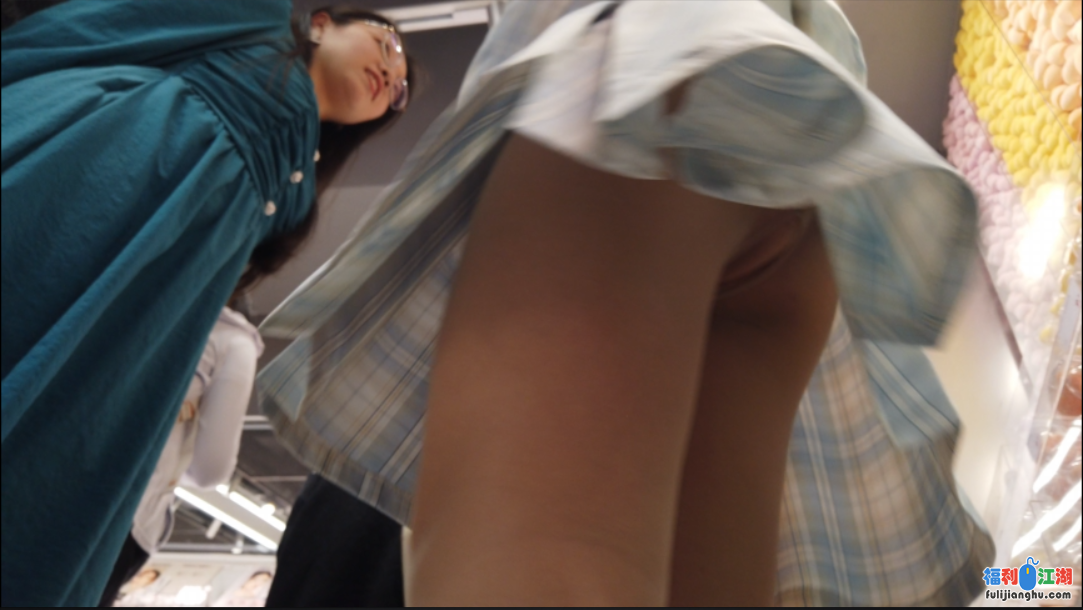 [街拍CD]
[资源详情]
【EVE】☀️原创CD☀️023.极品JK妹 开档肉丝+骚丁【889M】【自行打包-福利吧