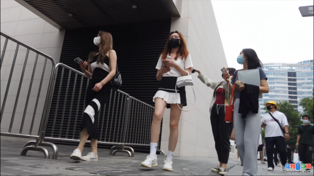 [街拍CD]
[资源详情]
【EVE】☀️原创CD☀️005.三里屯气质美女内衬遮不住窄内【336M】【自行打包】-福利吧