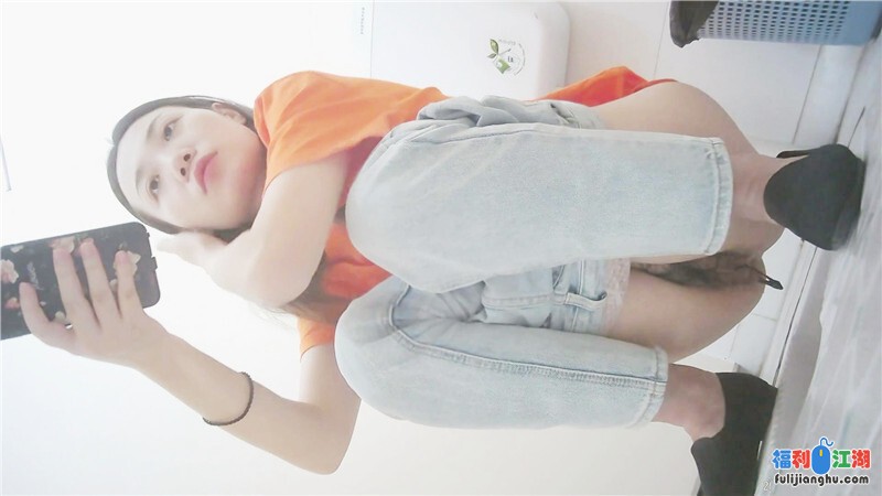 [厕拍]
[资源详情]
科技楼蹲守牛仔裤橘色短袖美女的小嫩B【0.5G】-福利吧