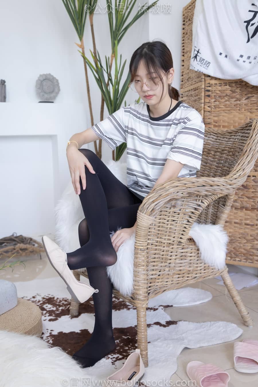 [BoBoSocks袜啵啵] NO.029 小甜豆-平底鞋、厚黑丝、厚肉丝、踩饼干剧情 [144P1V4.08G]
