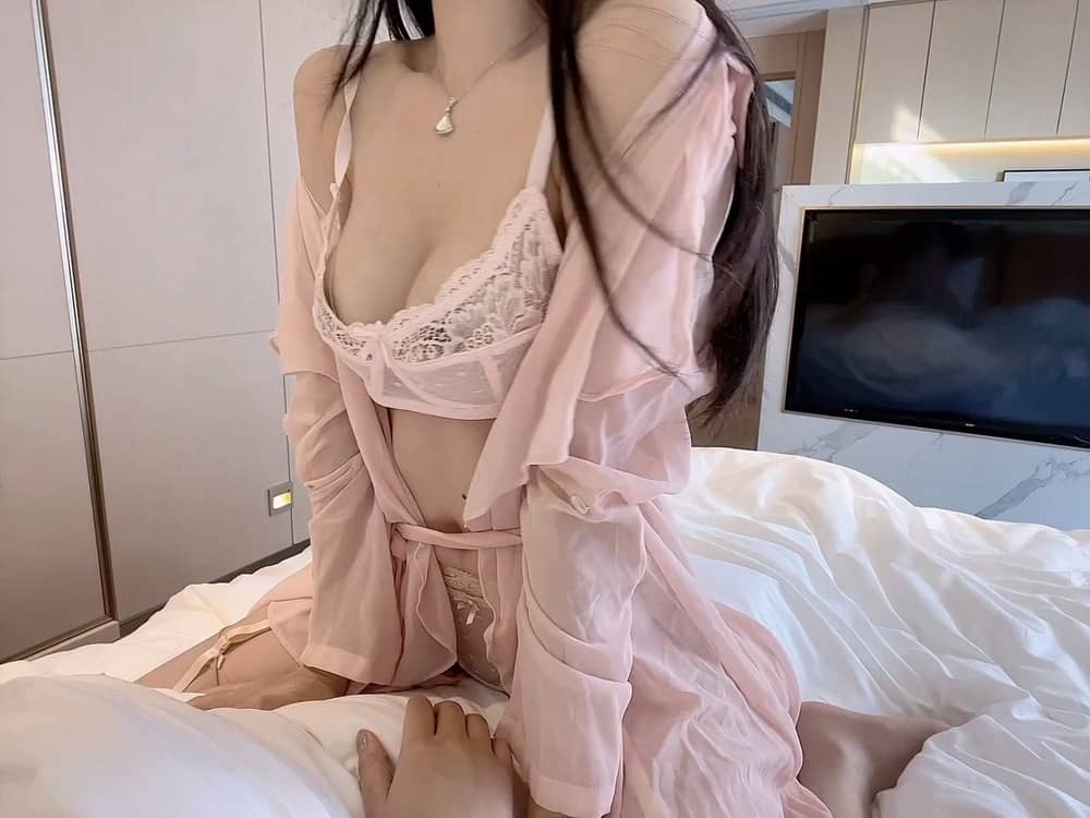 乐摄图抖娘-利世 - 清晨被女友唤醒 [1V160M]预览图
