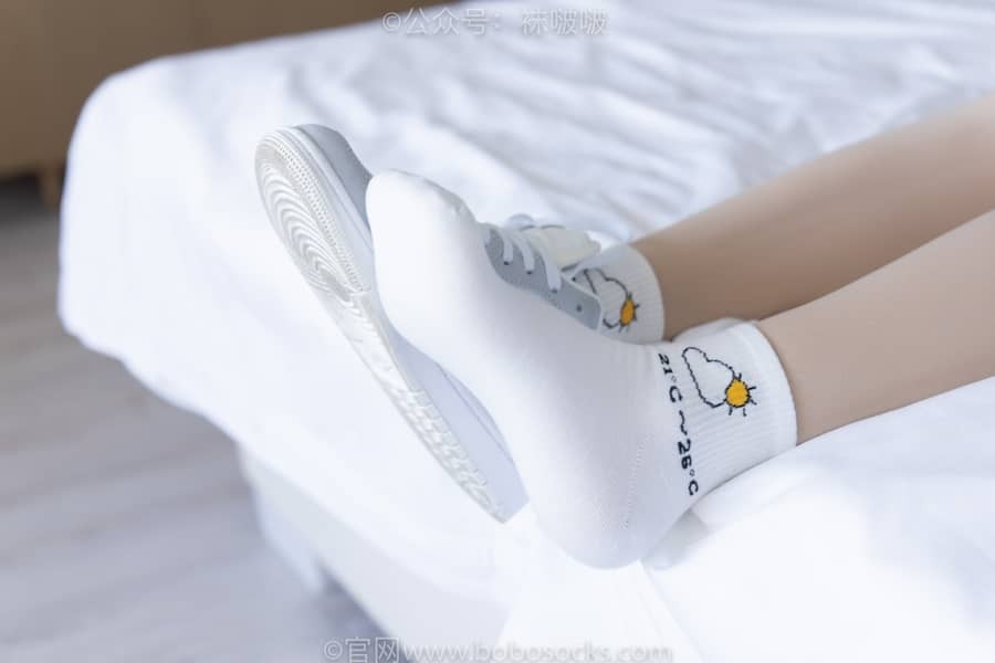 [BoBoSocks袜啵啵] NO.031 小奶熊-AJ板鞋、白棉袜、厚肉丝 [149P1V3.79G]