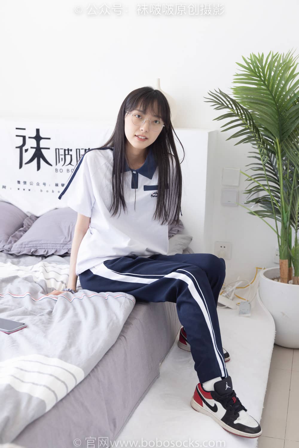 [BoBoSocks袜啵啵] NO.207 稚予-aj板鞋、白棉袜、油亮白丝、校服裤里丝 [140P1V5.25G]-福利岛