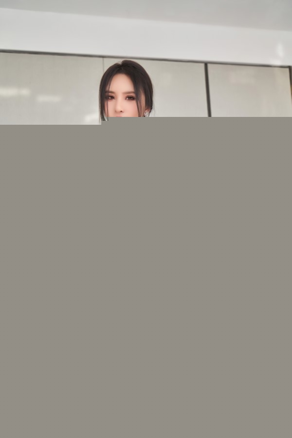 [XIUREN秀人网]
[XIUREN秀人网]2021.08.18 VOL.3817 Emily尹菲[70+1P／659MB]-福利吧