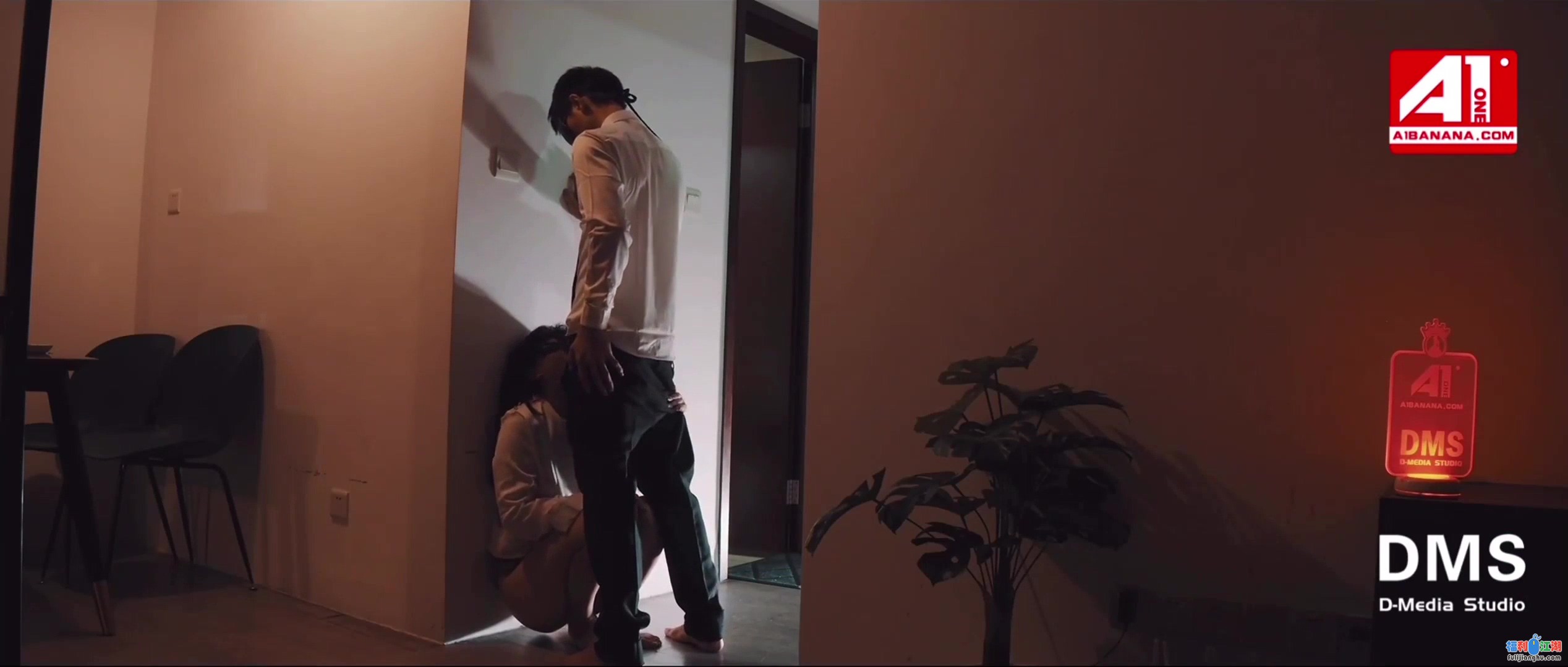 [P站/91/自拍]
[资源详情]
91大神A君 君在日本全整理，疯狂淫乱派对群P现场实录户外4P强J单身妹【10V8.6G】-福利吧