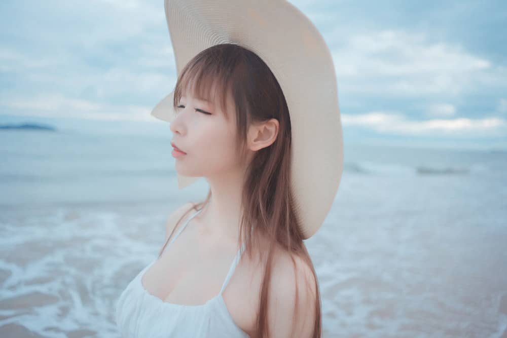 爱老师_PhD – 海岸 白裙 [9P50M]-福利岛