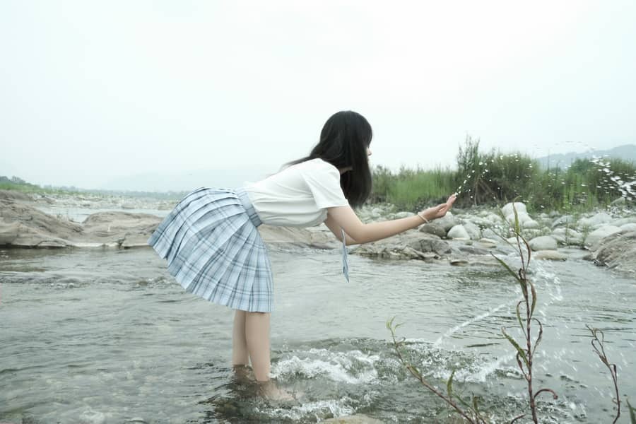 eloise软软 NO.005 河边JK [58P372M]