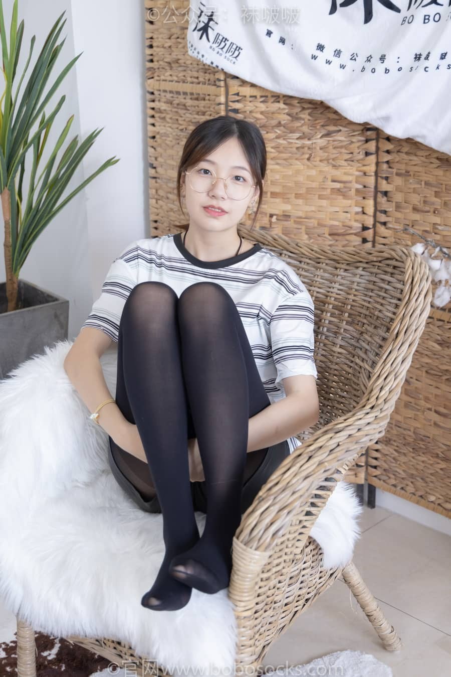 [BoBoSocks袜啵啵] NO.029 小甜豆-平底鞋、厚黑丝、厚肉丝、踩饼干剧情 [144P1V4.08G]