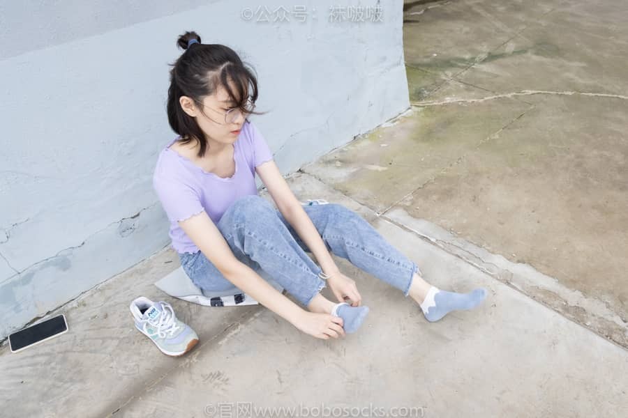 [BoBoSocks袜啵啵] NO.020 熊熊-NB运动鞋、蓝色短棉袜（踩脏）、裸足 [150P1V4.88G]