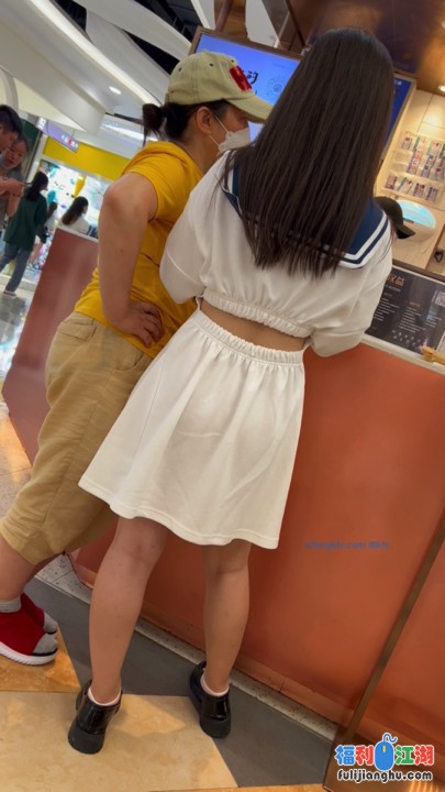 [街拍CD]
[资源详情]
【 KFC-41 】⭐⭐JK小学妹..粉色蕾丝骚内露毛了.一直防着背面【1v/360M/百度云】-福利吧