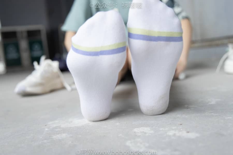 [BoBoSocks袜啵啵] NO.025 熊熊-安踏运动鞋、白色棉袜（踩脏）、裸足 [146P1V5.23G]