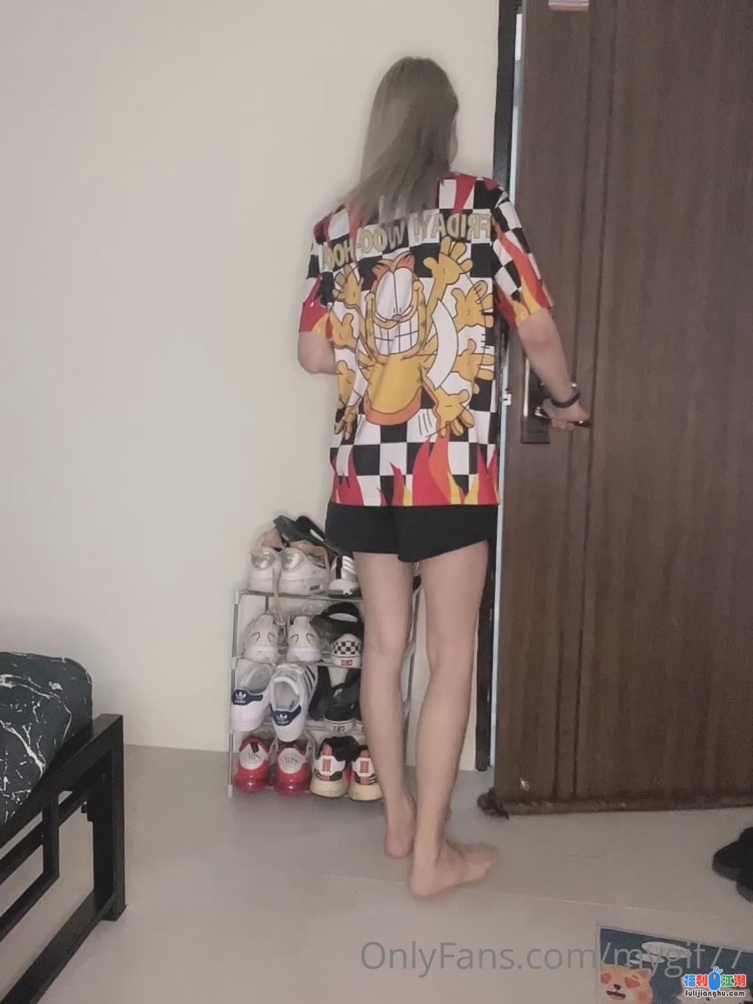 [网红/福利姬[推特/快手/微博]]
[资源详情]
泰国极品人妖mygif77大长屌哥哥暴力输出，面部表情扭曲【0.95G】-福利吧