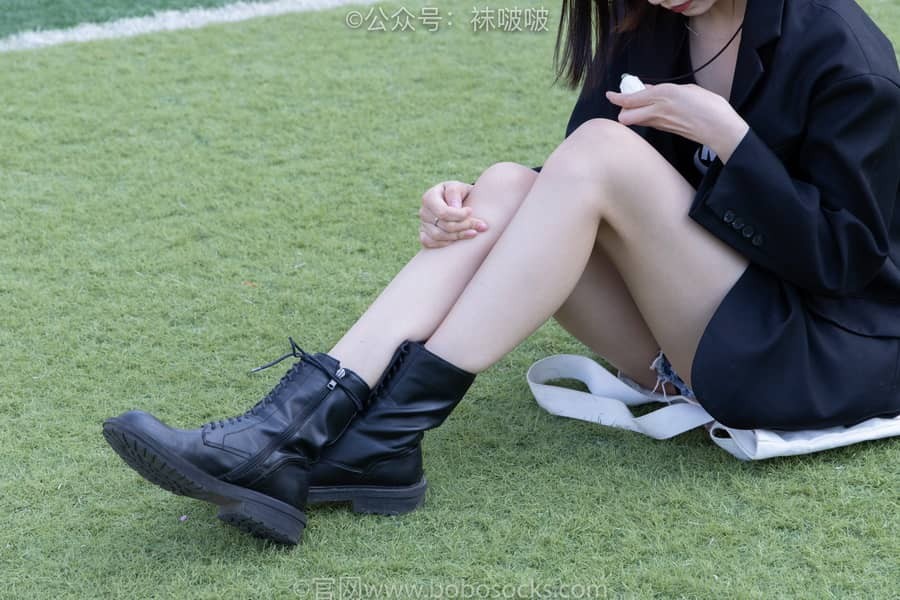[BoBoSocks袜啵啵] NO.010 小甜豆-马丁靴、白色短棉袜、裸足 [117P1V3.37G]-福利岛