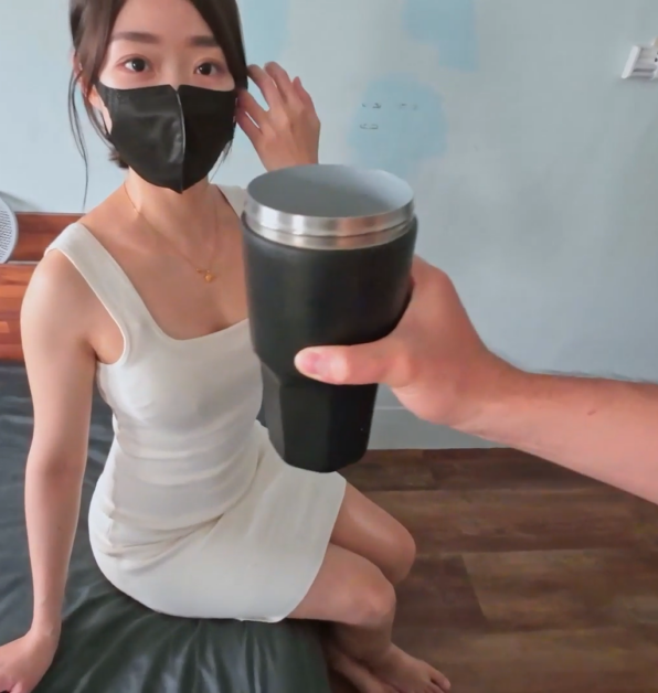 超极品人气台妹-ssrpeach-路边单身美女的邀请  完整版（1V,962M）