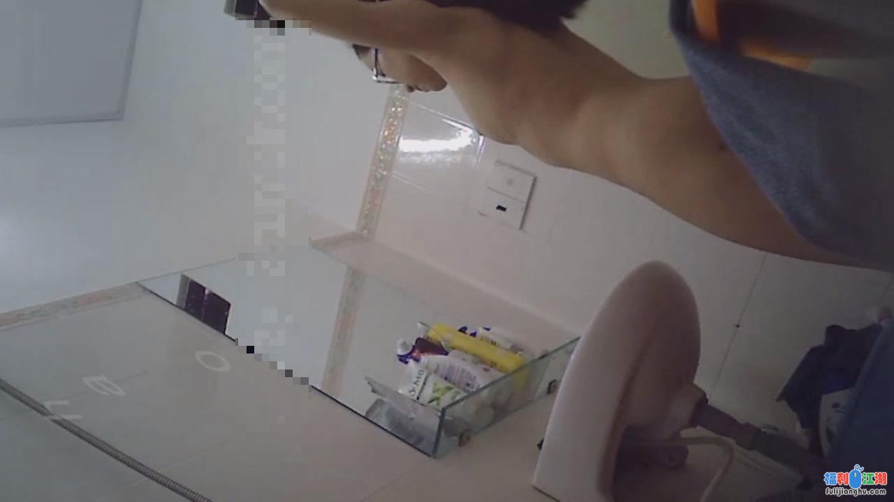 [换衣]
[资源详情]
偷拍借住我家两个女同学洗澡【0.41G】-福利吧