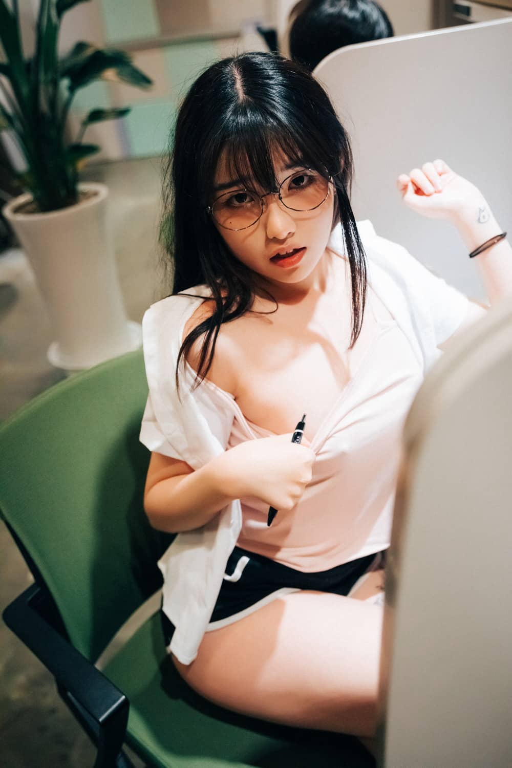 [Loozy] Sonson (손손) – Reading room + S.Ver [134P0.98G]-福利岛