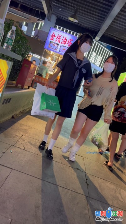 [街拍CD]
[资源详情]
【 KFC-40 】⭐⭐制服JK学妹，肉色咝袜粉色可爱N。生菜极好【1v/1.15G/百度云】-福利吧