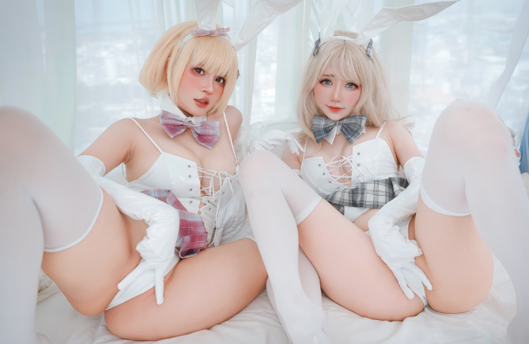 Azami &amp; Sally Dorasnow - White Bunny Girl  【15P134M】