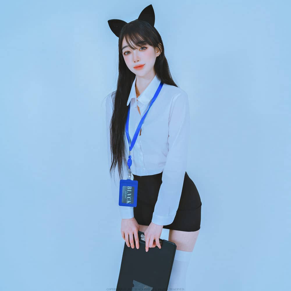 乐摄图[Blackbird] Yuri - Office look [40P809M]预览图1