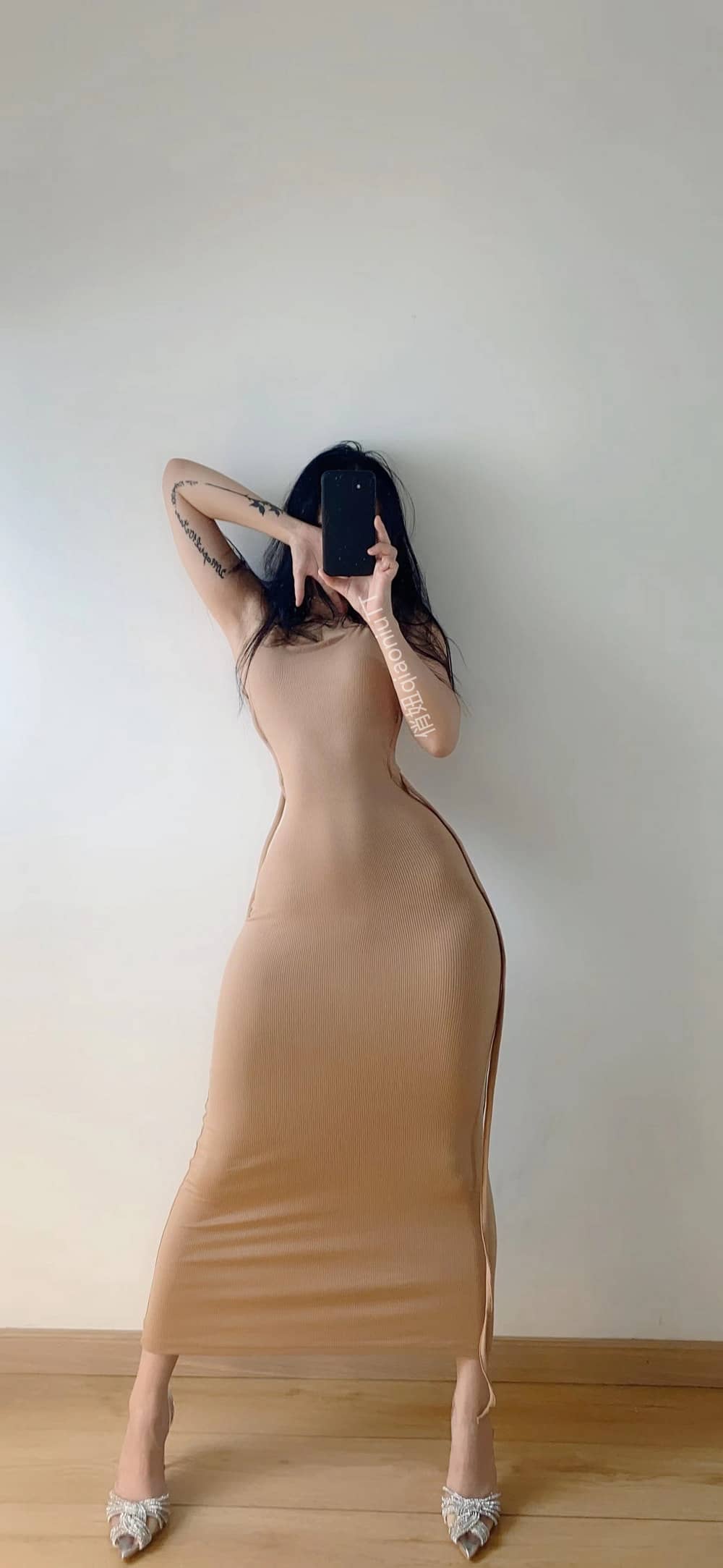 俏妞qiaoniuTT – 露背连衣裙 [10P26M]-福利岛